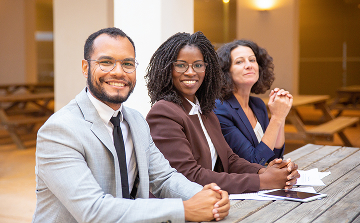 bann-hom-happy-business-people